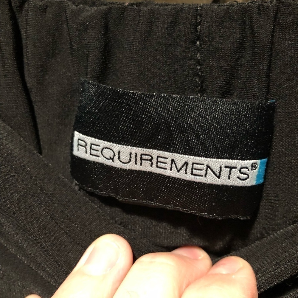 Requirements black skirt size large - Picture 3 of 11
